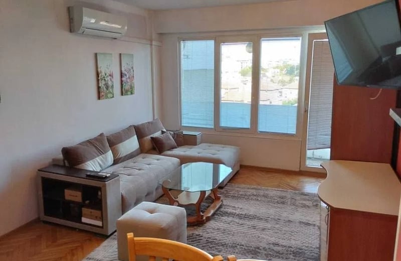 Location d’un appartement spacieux et lumineux, 75 m², quartier Bazar Levski, Varna, Bulgarie